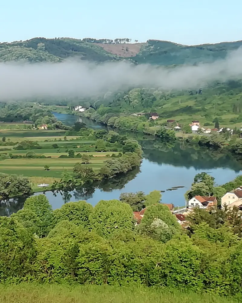 Dolina Une kod Kostajnice u jutarnjoj magli